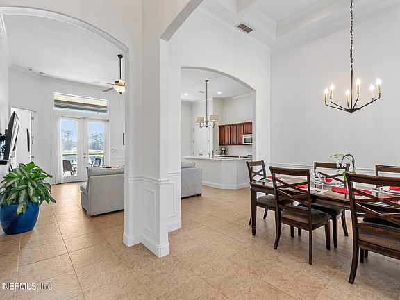 5th image of 212 S BELLAGIO Drive