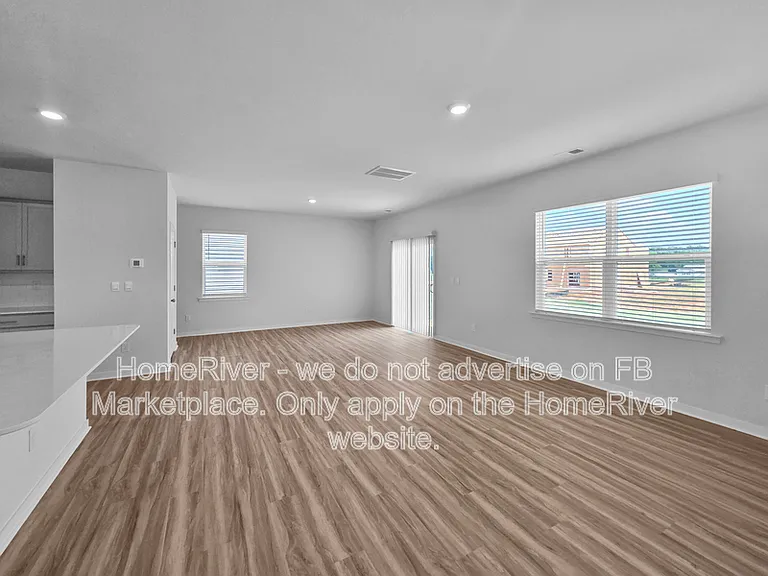 654 13th Avenue Dr NE — Photo 4