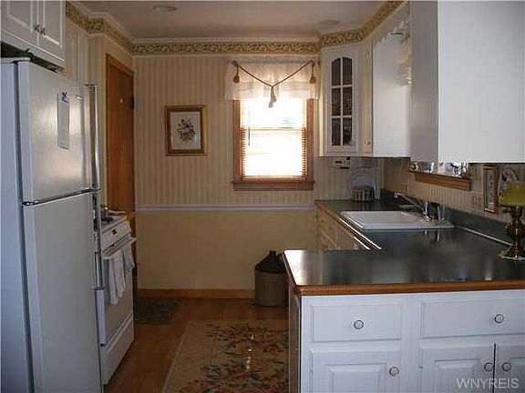 4th image of 4749 Woodside Ave