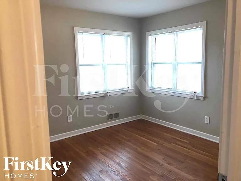 901 Elizabeth Dr — Photo 13