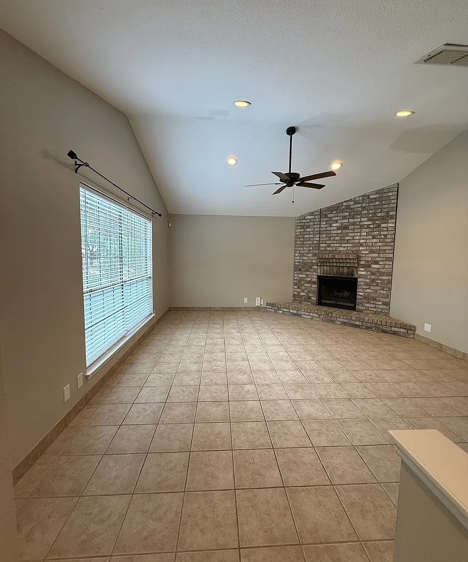 3 bed, 2.5 bath, 1552 sqft, $1,750 — Photo 3