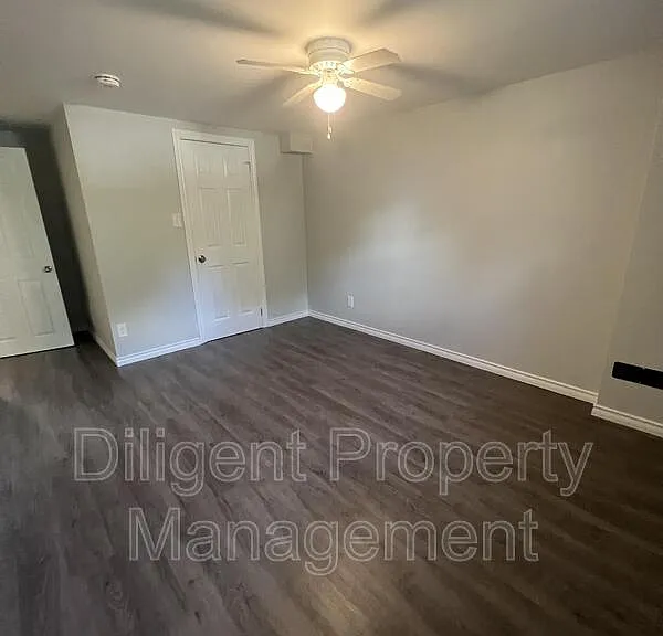926 Dainard Dr #5 — Photo 3