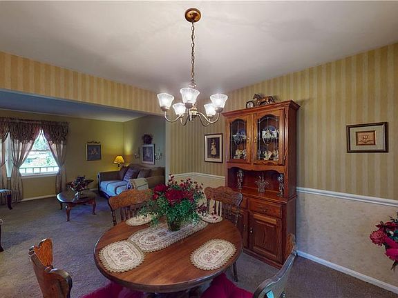 5th image of 441 Goldwood Dr