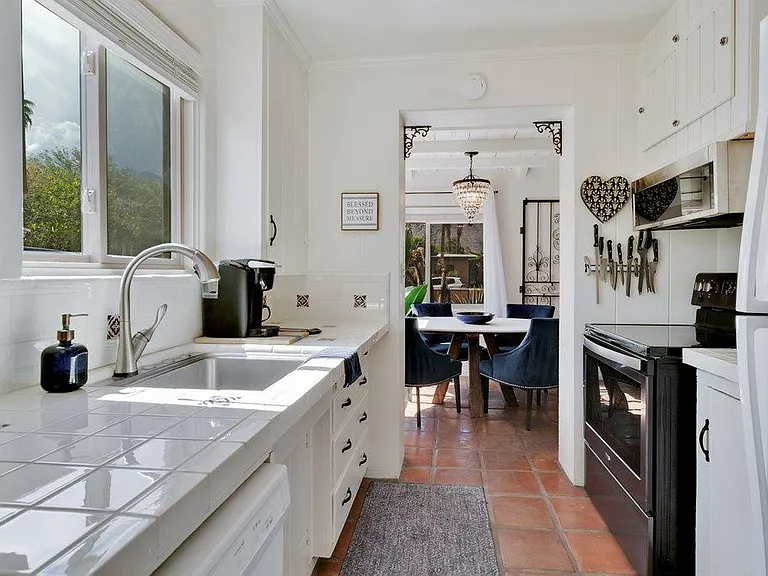 686 N Calle Rolph — Photo 12