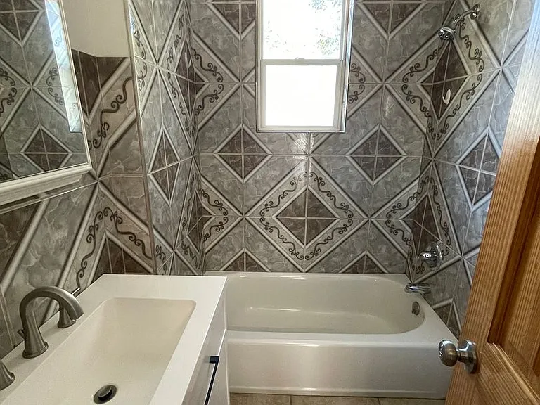 706 Railroad Ave #1 — Photo 10