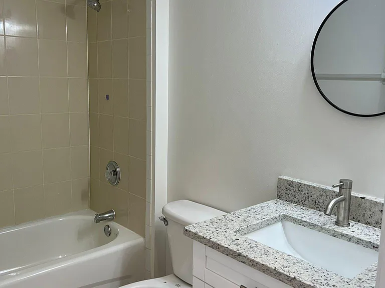 1002 SE 9th Ct — Photo 4