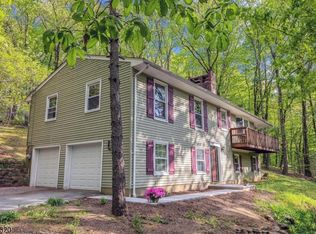 11 Forest View Dr, Long Valley, NJ 07853