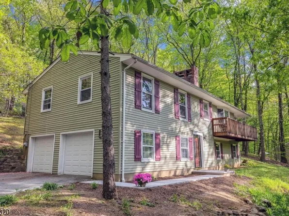 11 Forest View Dr, Washington Twp., NJ 07853