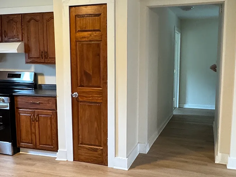 112 Douglas St — Photo 3