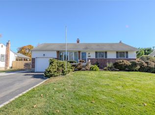 28 Hayrick Ln, Commack, NY 11725