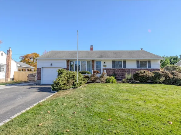 28 Hayrick Lane, Commack, NY 11725