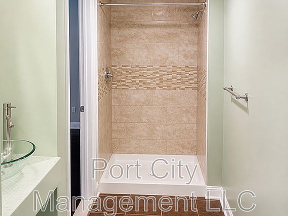 4th image of 1201 Union Ave #1