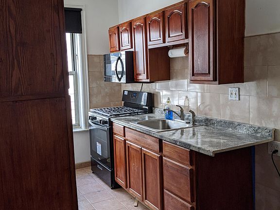 3rd image of 1871 W 5th St APT 1