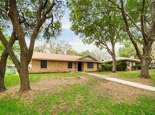 404 Brook Hollow Dr, Desoto, TX 75115