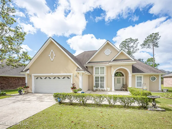 2021 Parkview Dr, Gautier, MS 39553