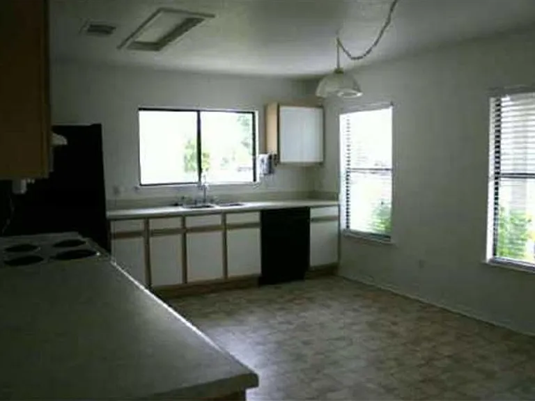 10328 Garbacz Dr — Photo 8