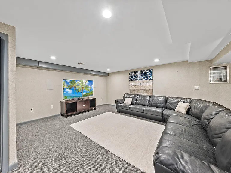 172 Truman Dr — Photo 45
