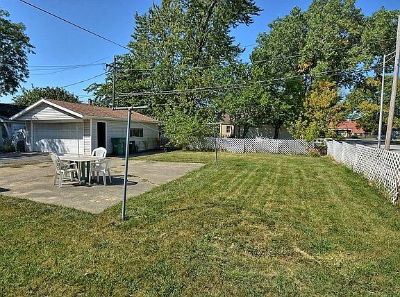3rd image of 7830 Lockwood Ave