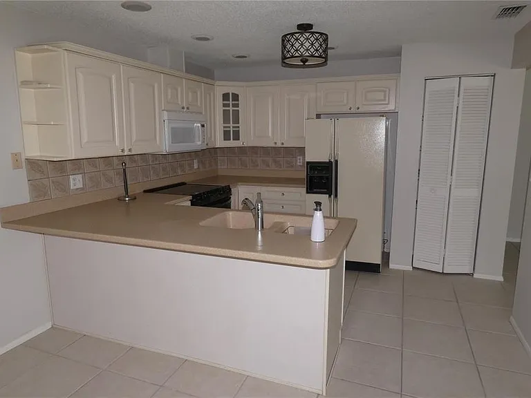 525 Moreno Cir NE — Photo 9