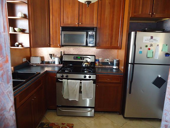 4th image of 2425 W Pratt Blvd