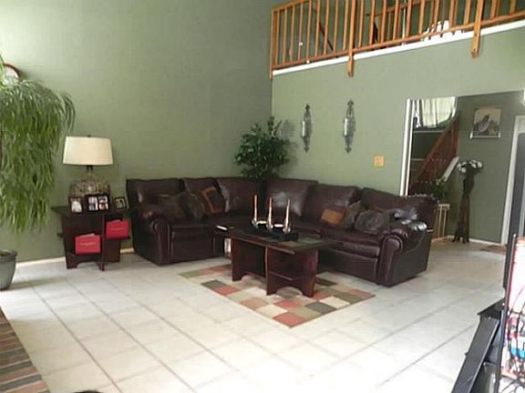 2nd image of 2824 Windsor Dr