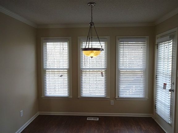 5th image of 820 Honey Springs Dr