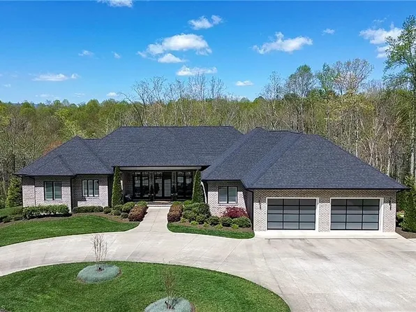 109 Wyncrest Ter, Mount Airy, NC 27030