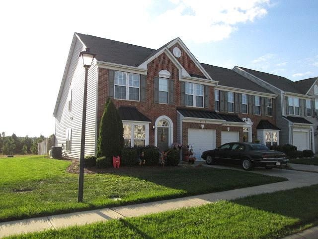 2nd image of 4044 Holly Villa Cir
