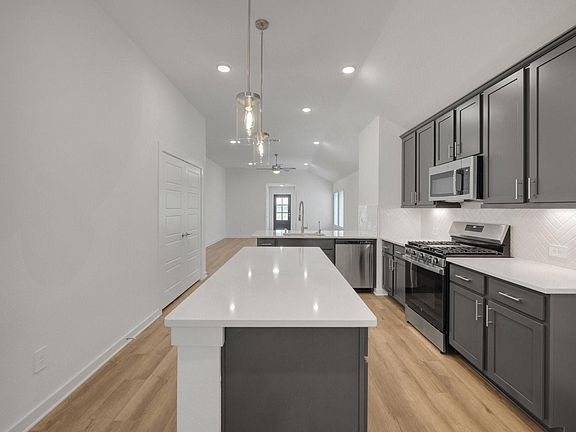 3rd image of 20602 Draper Rd