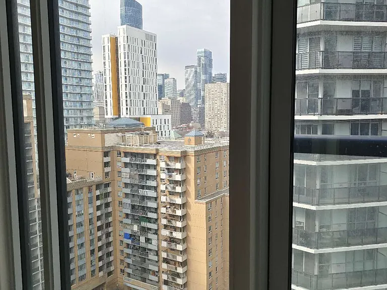 65 Mutual St #1607 — Photo 6
