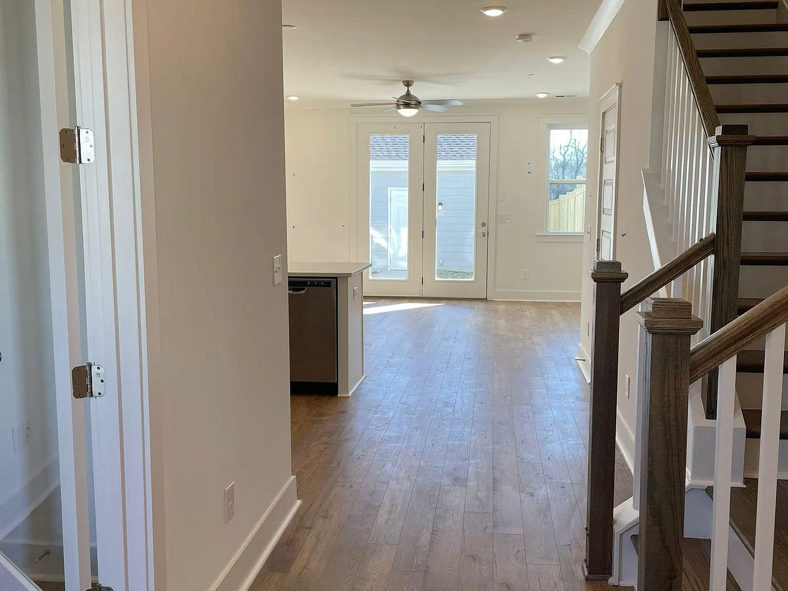3 bed, 2.5 bath, 1551 sqft, $2,299 — Photo 3