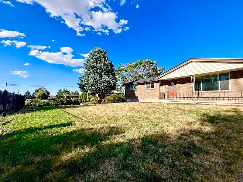 5 bed, 2.0 bath, $2,400 — Photo 1