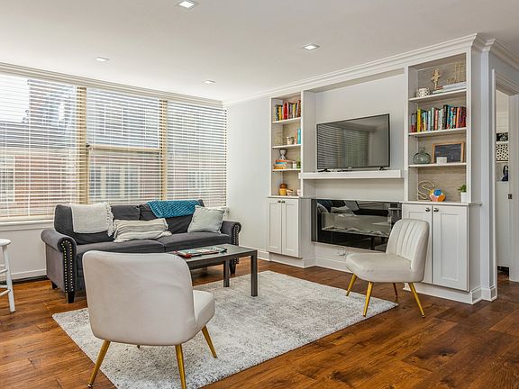 5th image of 360 W Wellington Ave APT 2E