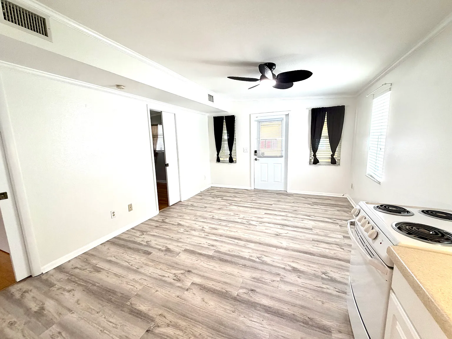 Two bedroom home for rent in North St Petersburg — Photo 3