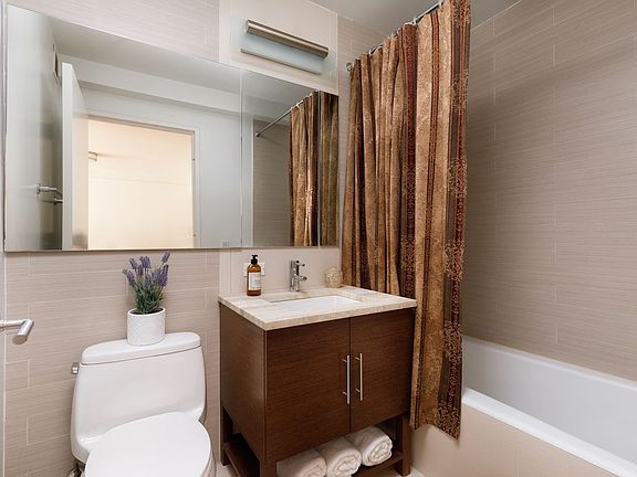 5th image of 505 W 47th Street 2cs #2CS