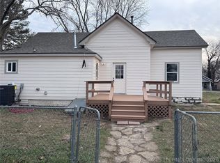 213 W Pine St, Coweta, OK 74429