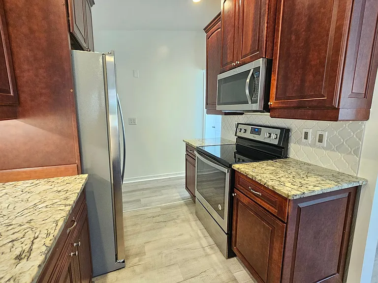 341 Bayshore Dr — Photo 14