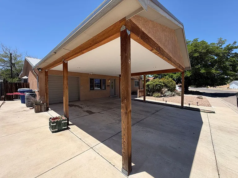 337 Glorieta St NE — Photo 3