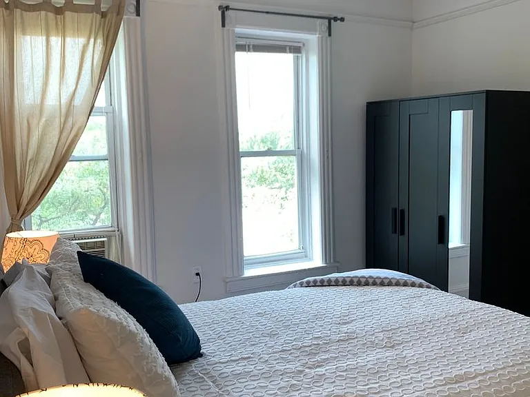 2418 Cambreleng Ave — Photo 9