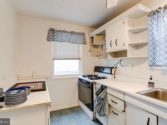 5th image of 722 Carr Ave