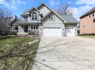 9324 Wilderness Cv, Eden Prairie, MN 55347