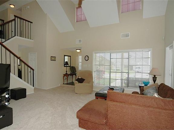 5th image of 707 Apple Ln