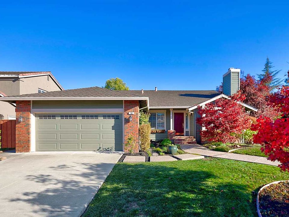 1st image of 10 Shady Oak Ct
