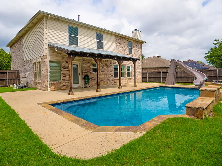 809 Mockingbird Dr — Photo 1