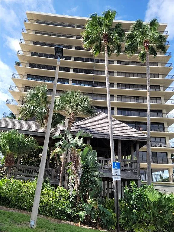 1 bed, 1.5 bath, 1015 sqft, $7,000 — Photo 1