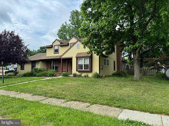 2nd image of 110 Thornwood Dr
