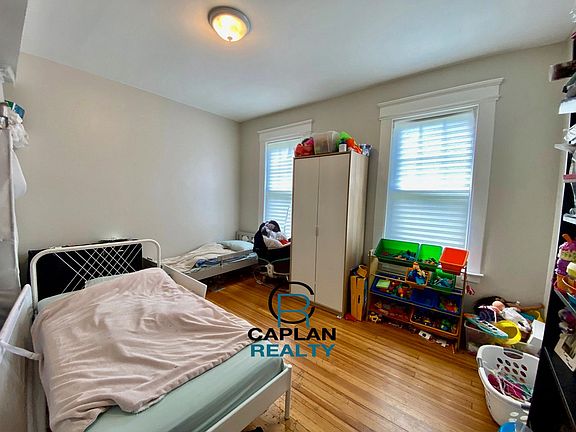 5th image of 226 W Rock Ave #3