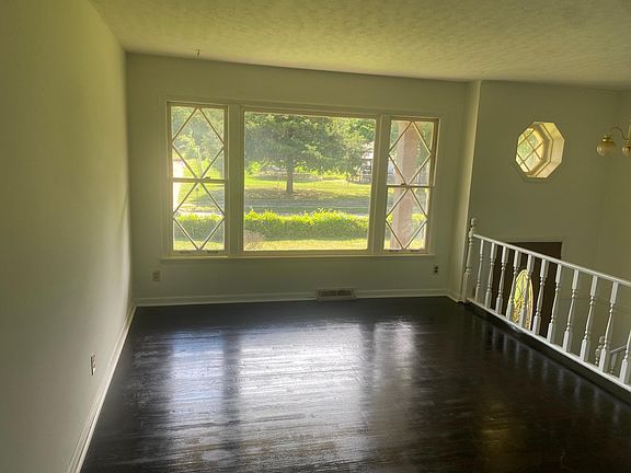 3rd image of 11408 Hillwood Dr SE