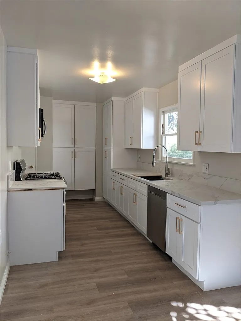 2 bed, 850 sqft, $2,950 — Photo 4
