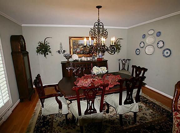 3rd image of 3639 Warick Dr